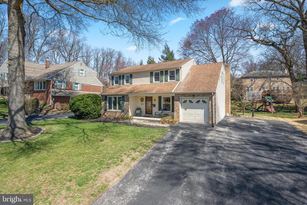 1005 EDWARDS DRIVE