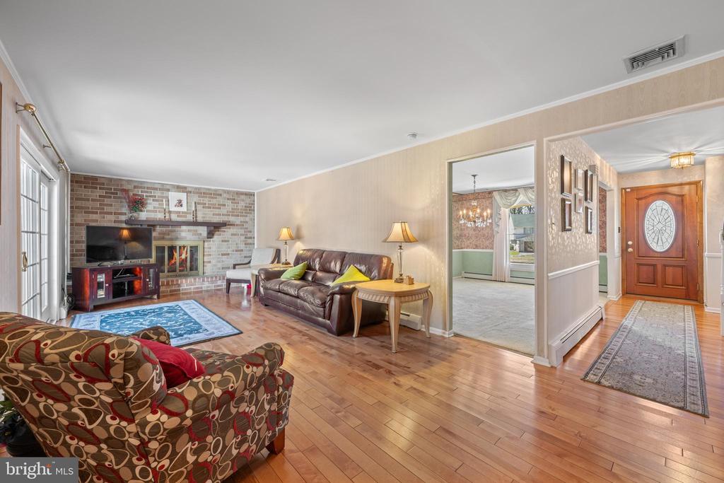 1005 EDWARDS DRIVE