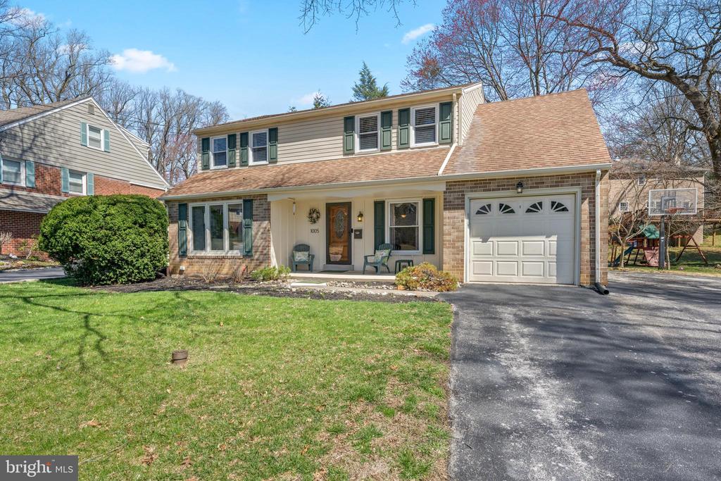 1005 EDWARDS DRIVE