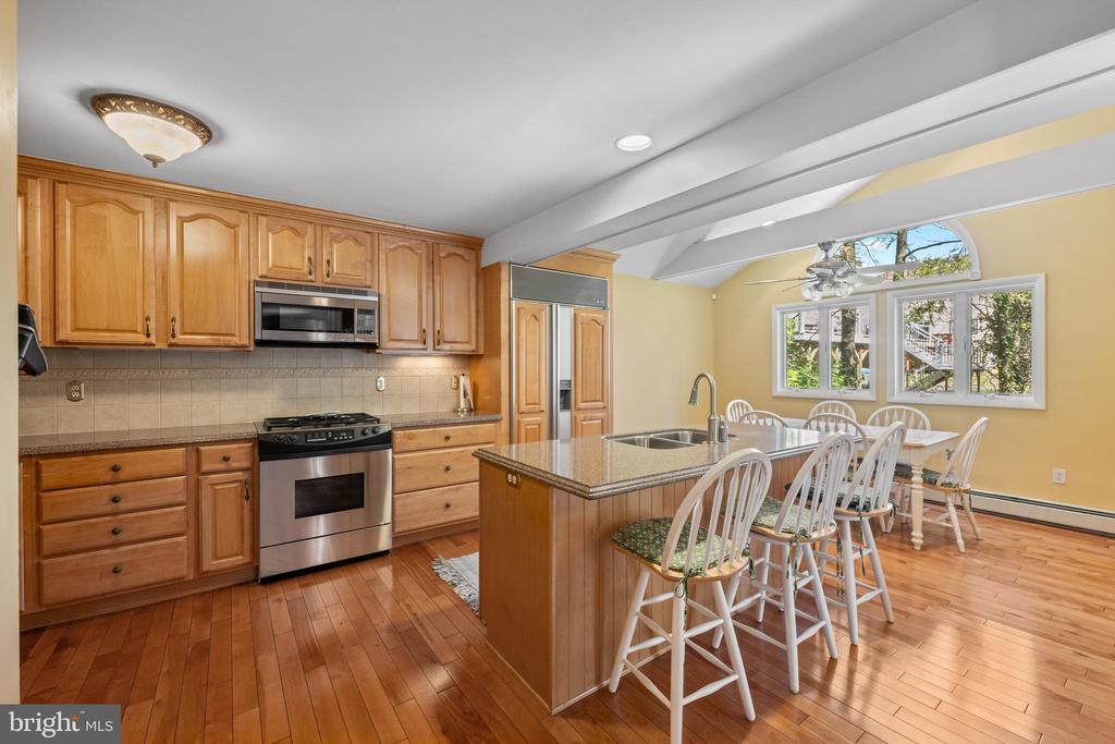 1005 EDWARDS DRIVE