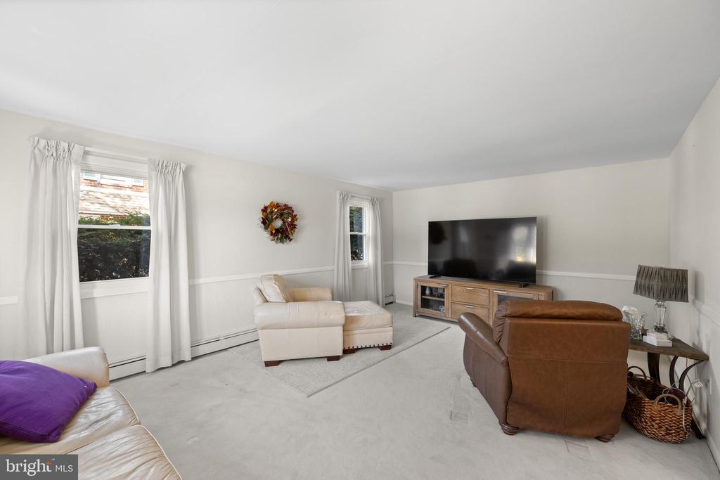 1005 EDWARDS DRIVE