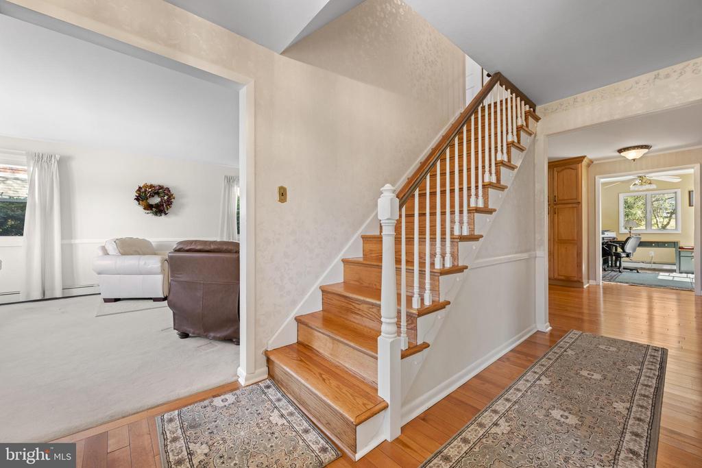 1005 EDWARDS DRIVE
