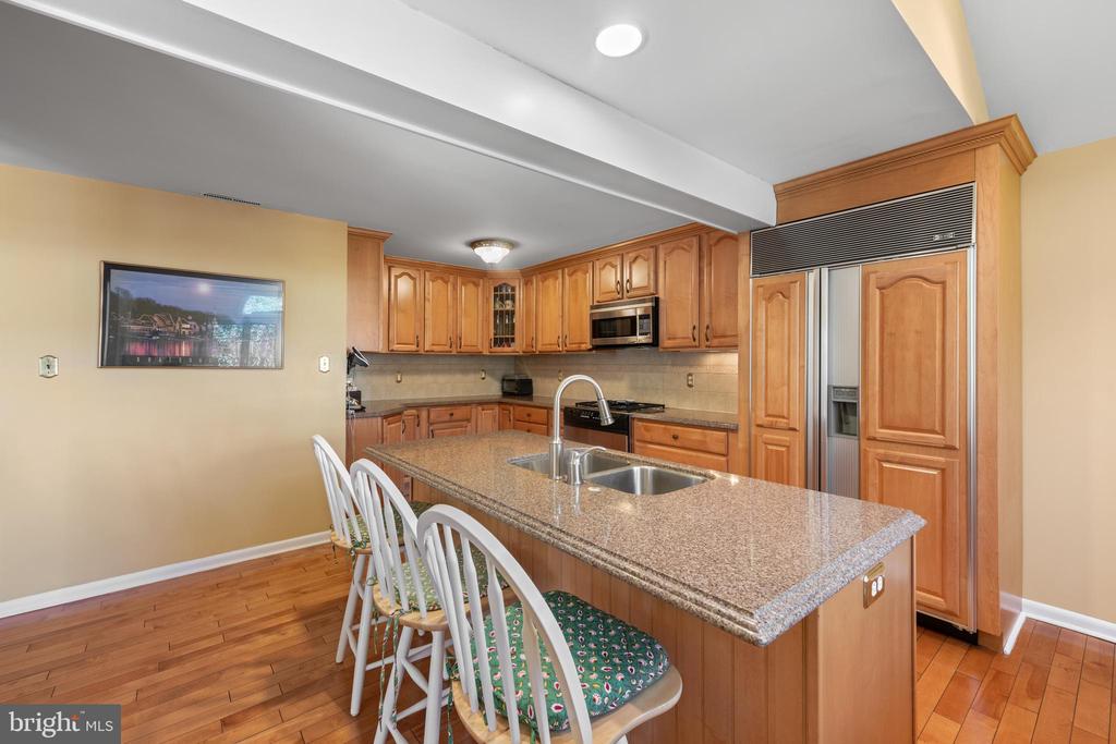 1005 EDWARDS DRIVE