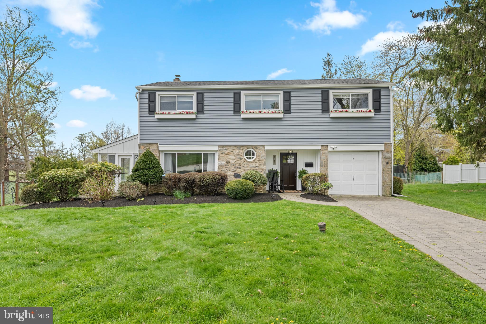 221 HEMLOCK LANE