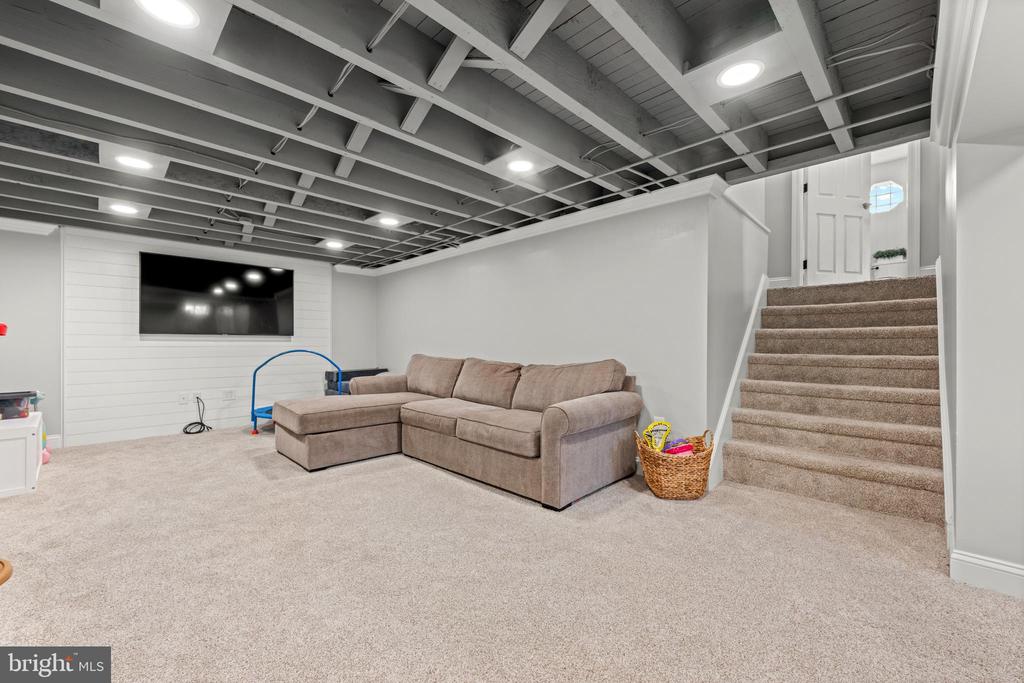 221 HEMLOCK LANE