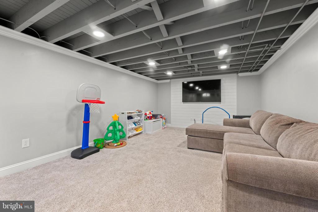 221 HEMLOCK LANE