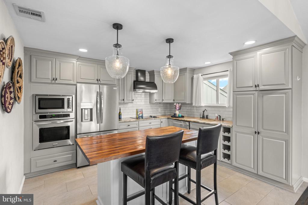 221 HEMLOCK LANE