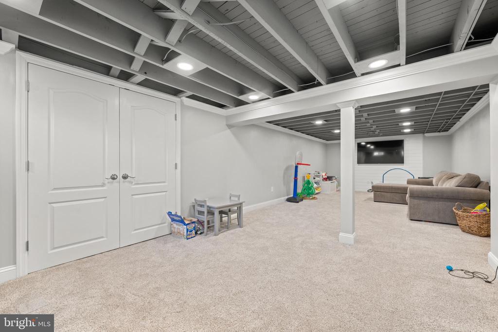 221 HEMLOCK LANE