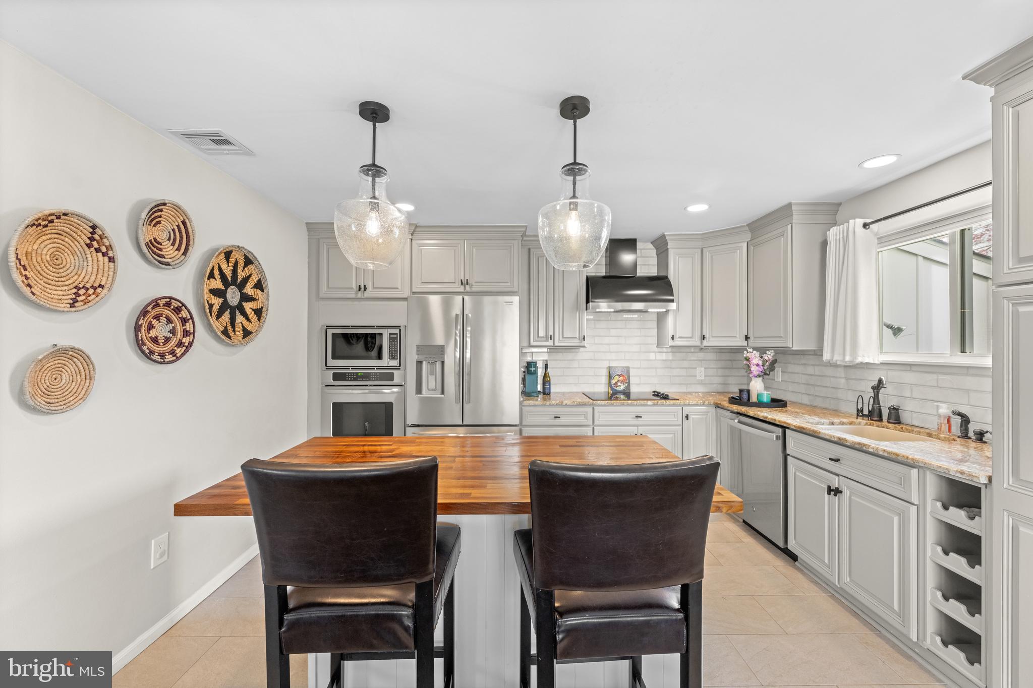 221 HEMLOCK LANE