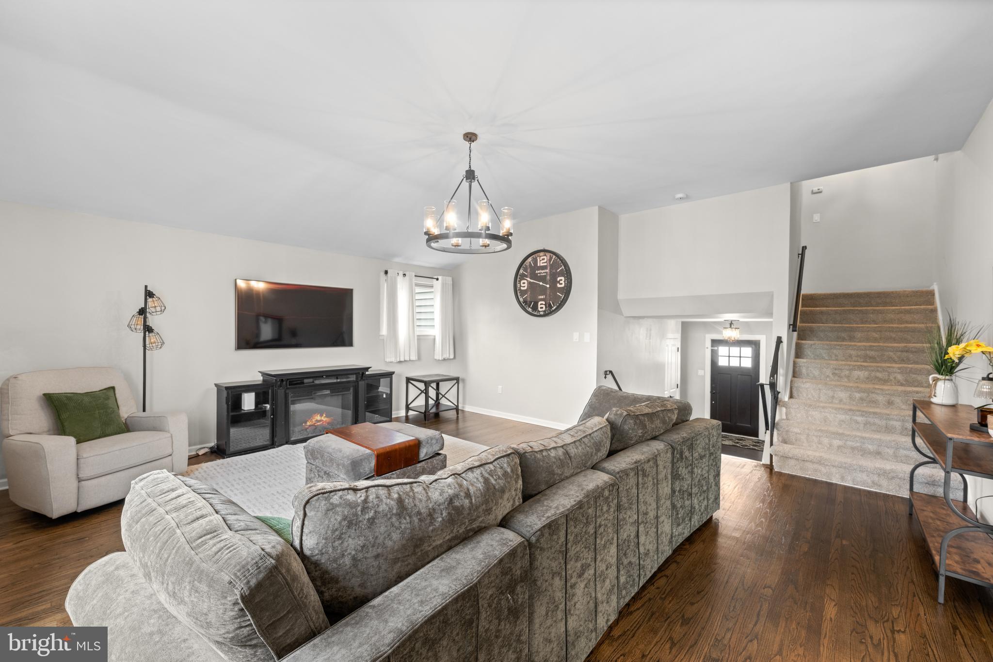 221 HEMLOCK LANE