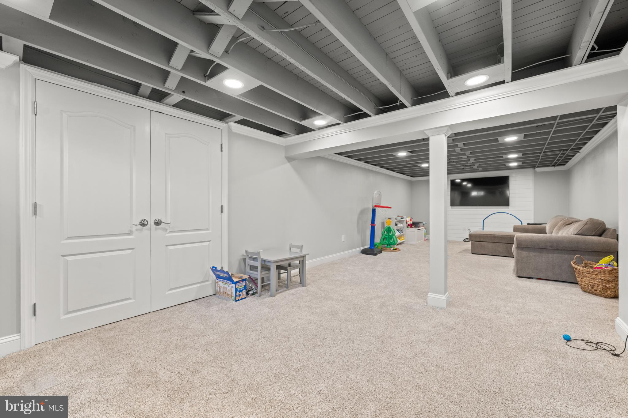 221 HEMLOCK LANE