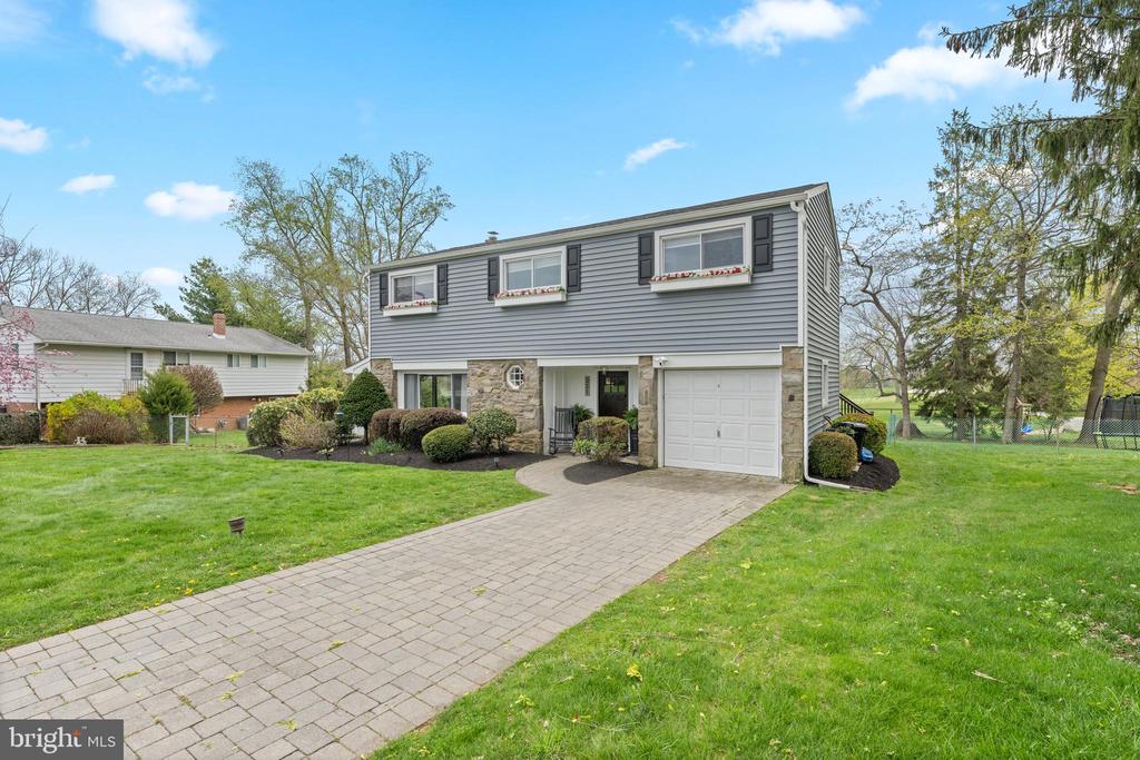 221 HEMLOCK LANE