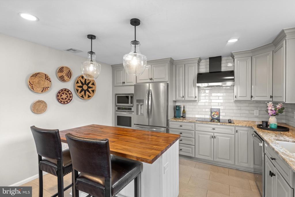 221 HEMLOCK LANE