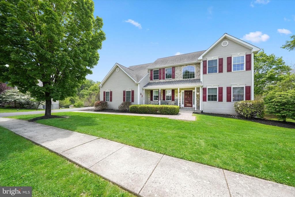 27 TWIN CREEKS DRIVE