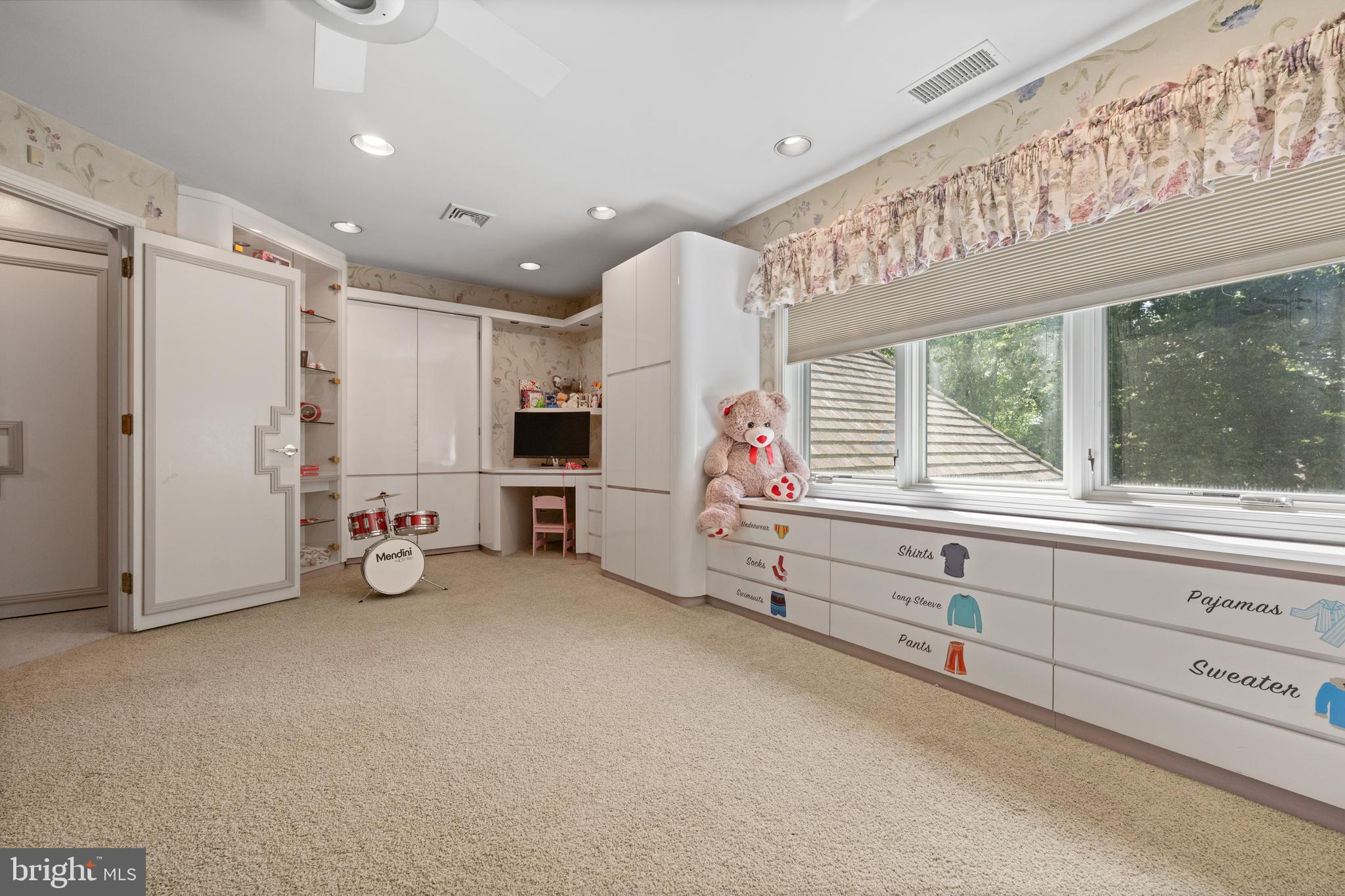 46 SLEEPY HOLLOW DRIVE