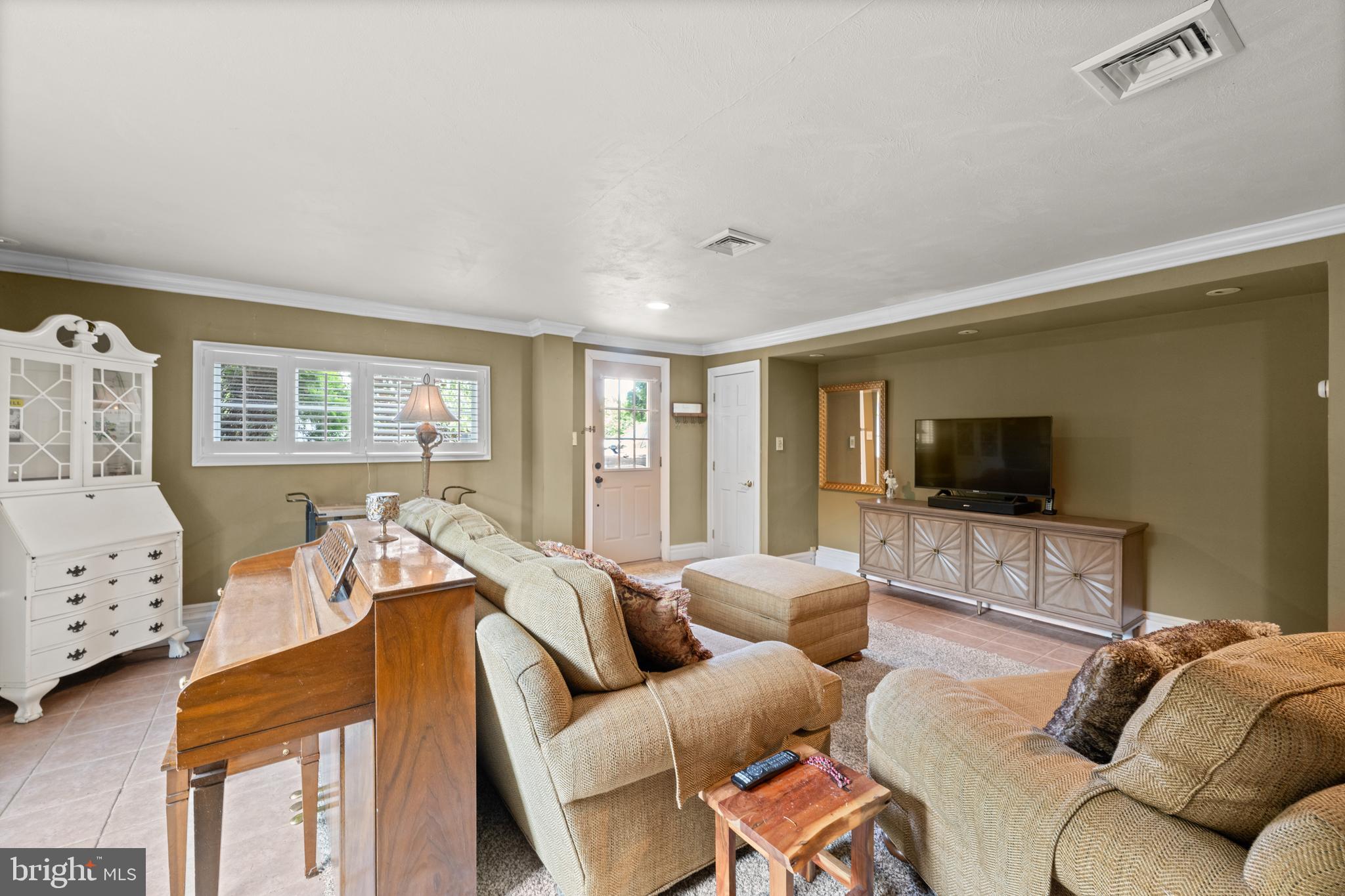 260 AVON ROAD