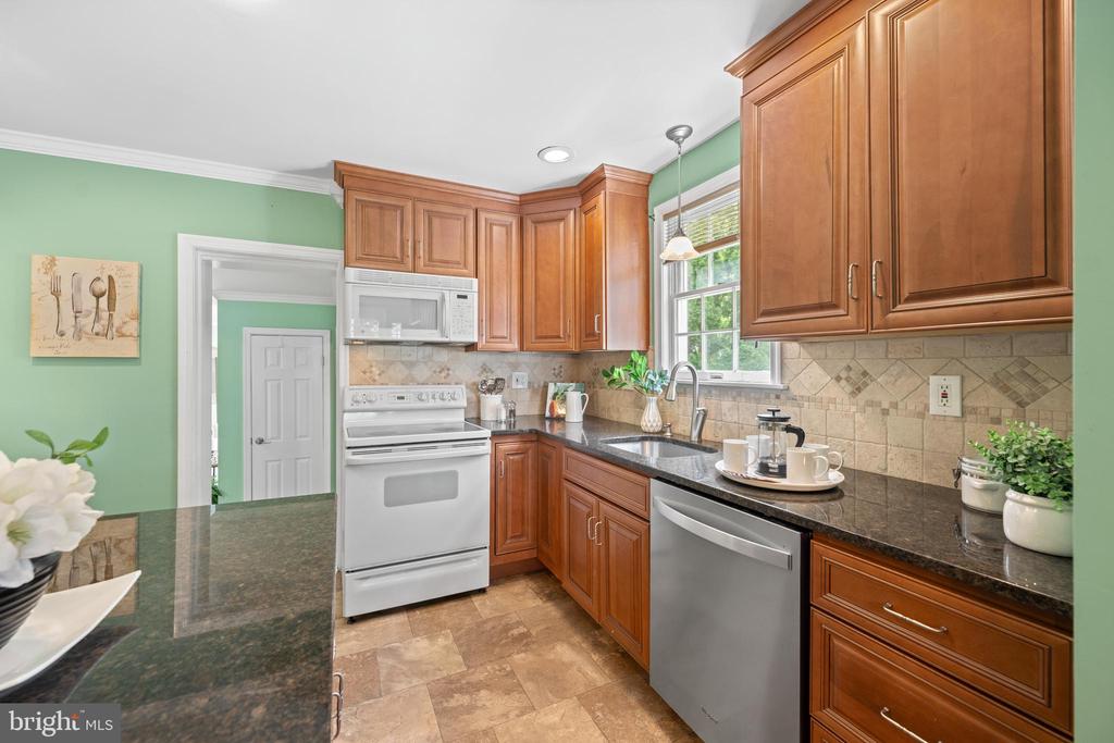 77 FOREST ROAD