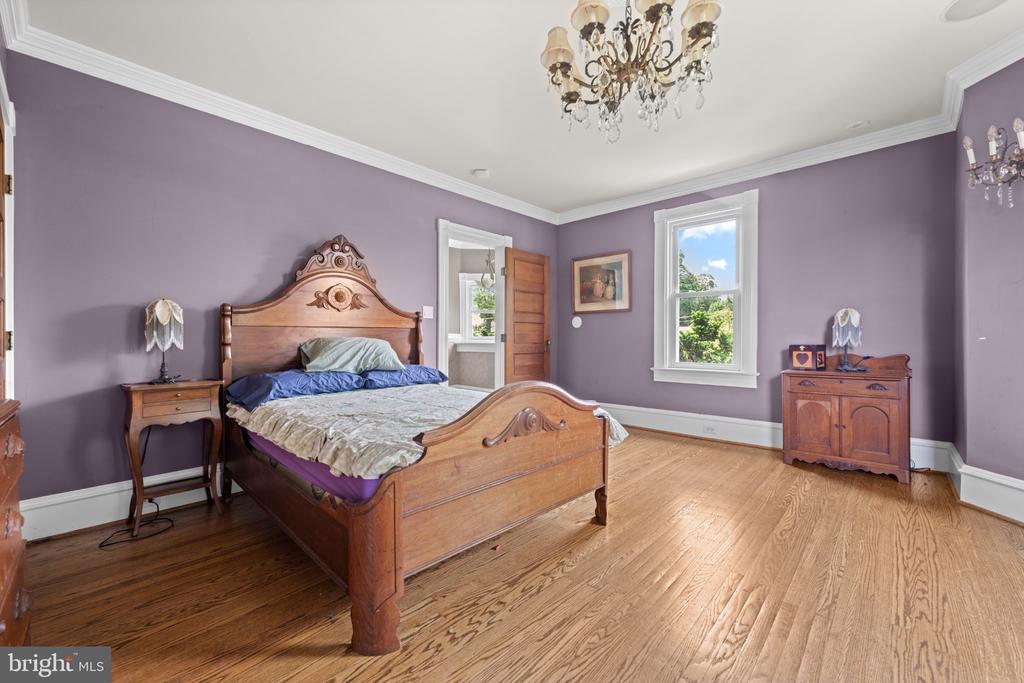 100 W RIDLEY AVENUE