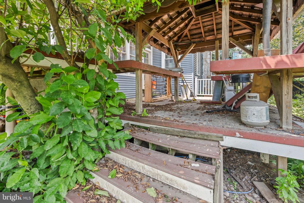 100 W RIDLEY AVENUE