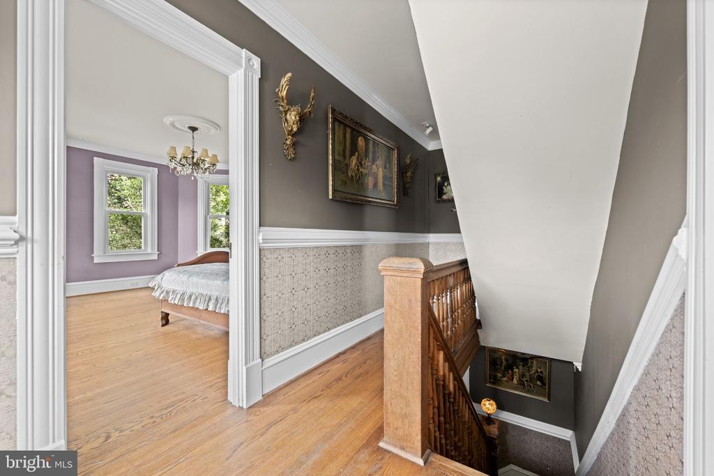 100 W RIDLEY AVENUE