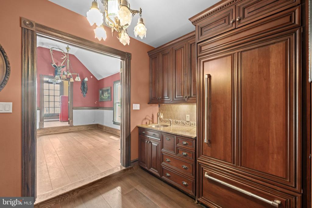 100 W RIDLEY AVENUE