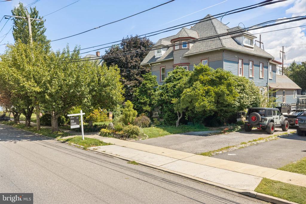 100 W RIDLEY AVENUE