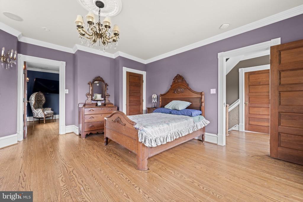 100 W RIDLEY AVENUE