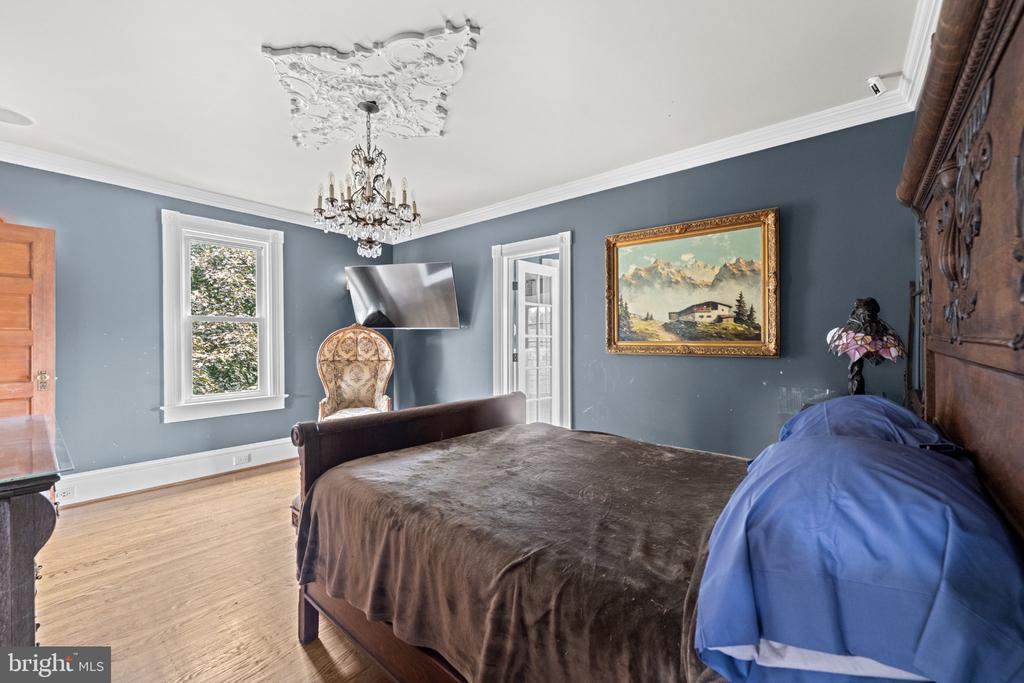 100 W RIDLEY AVENUE