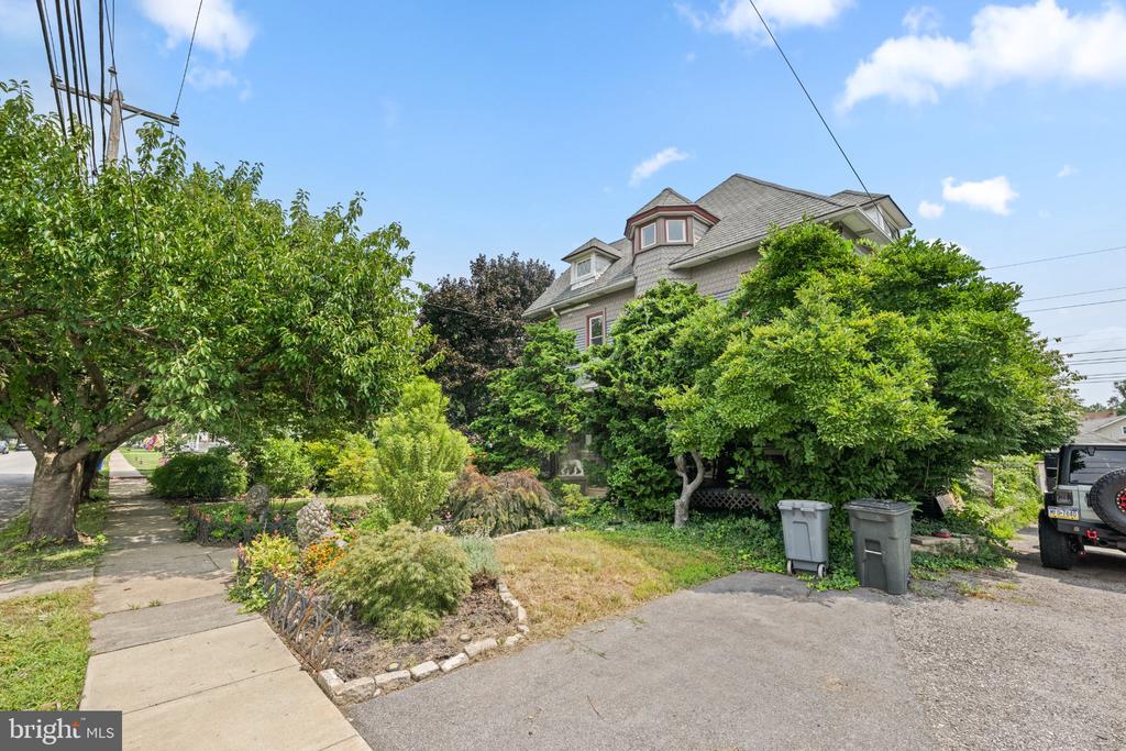 100 W RIDLEY AVENUE