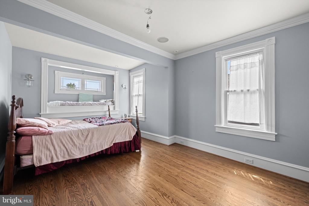 100 W RIDLEY AVENUE