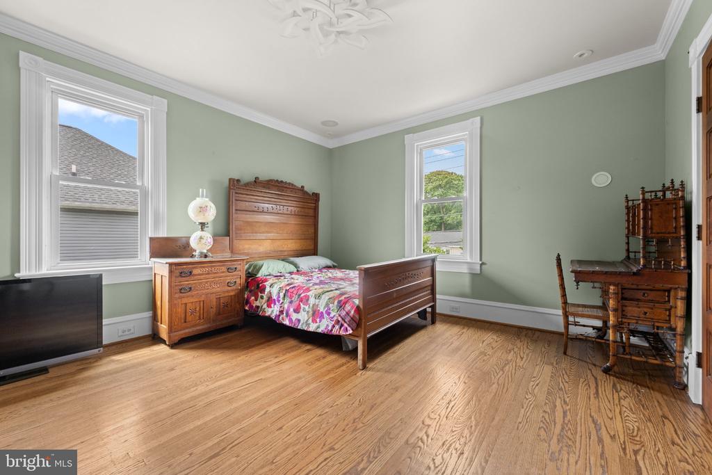 100 W RIDLEY AVENUE