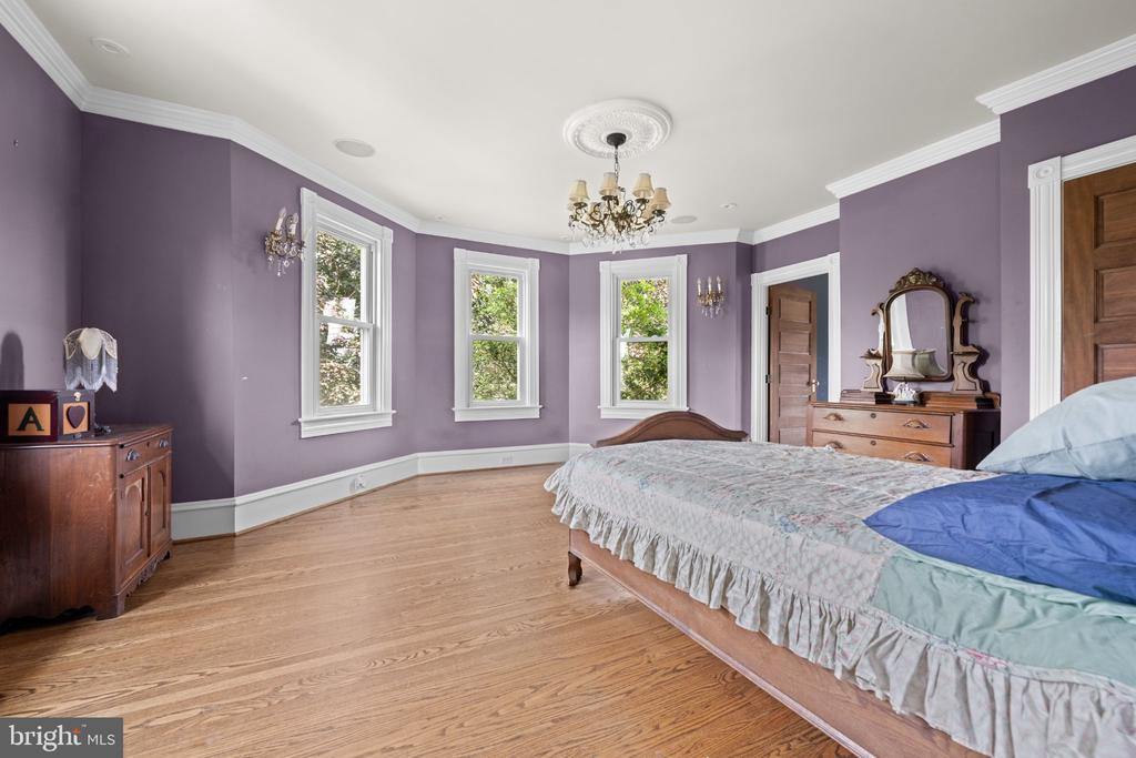 100 W RIDLEY AVENUE