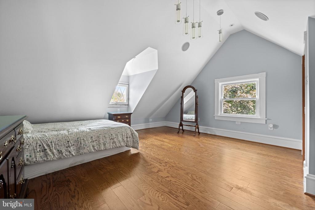 100 W RIDLEY AVENUE