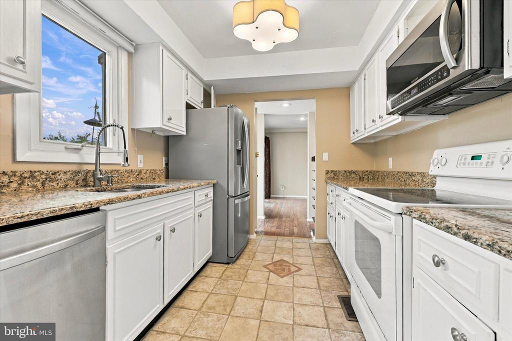 150 W KENILWORTH CIRCLE W