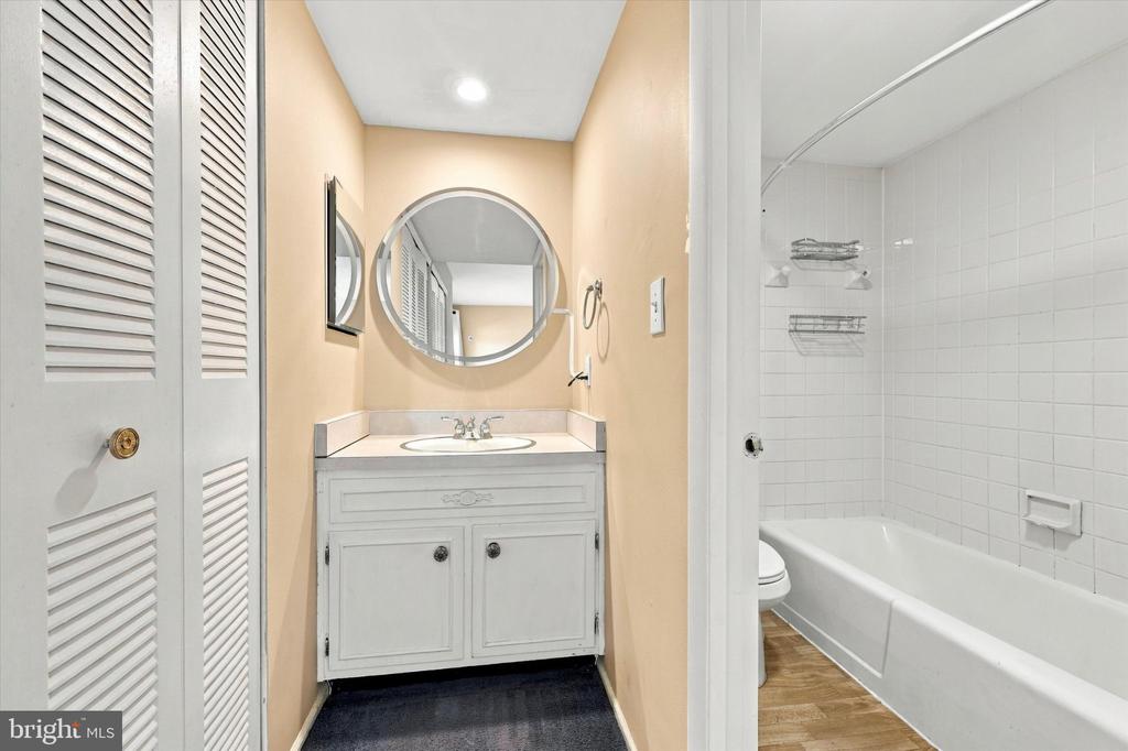 150 W KENILWORTH CIRCLE W