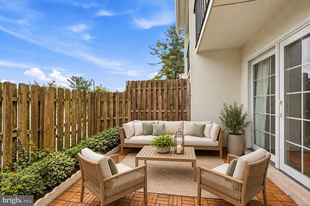 150 W KENILWORTH CIRCLE W