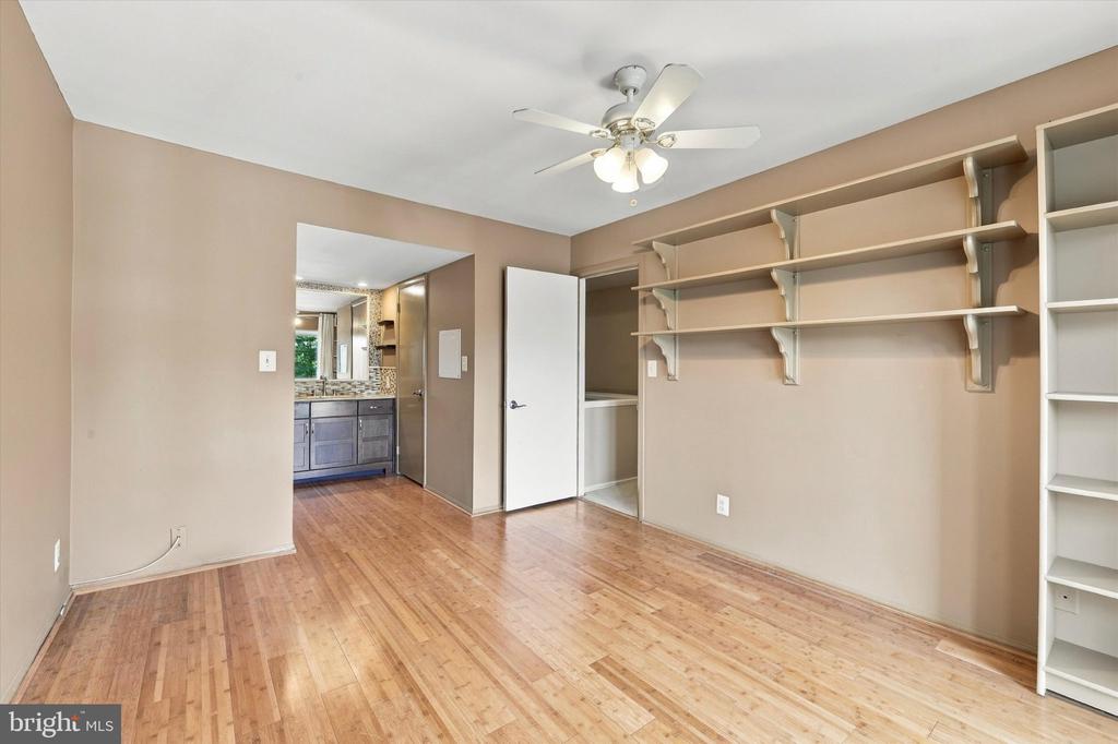 150 W KENILWORTH CIRCLE W