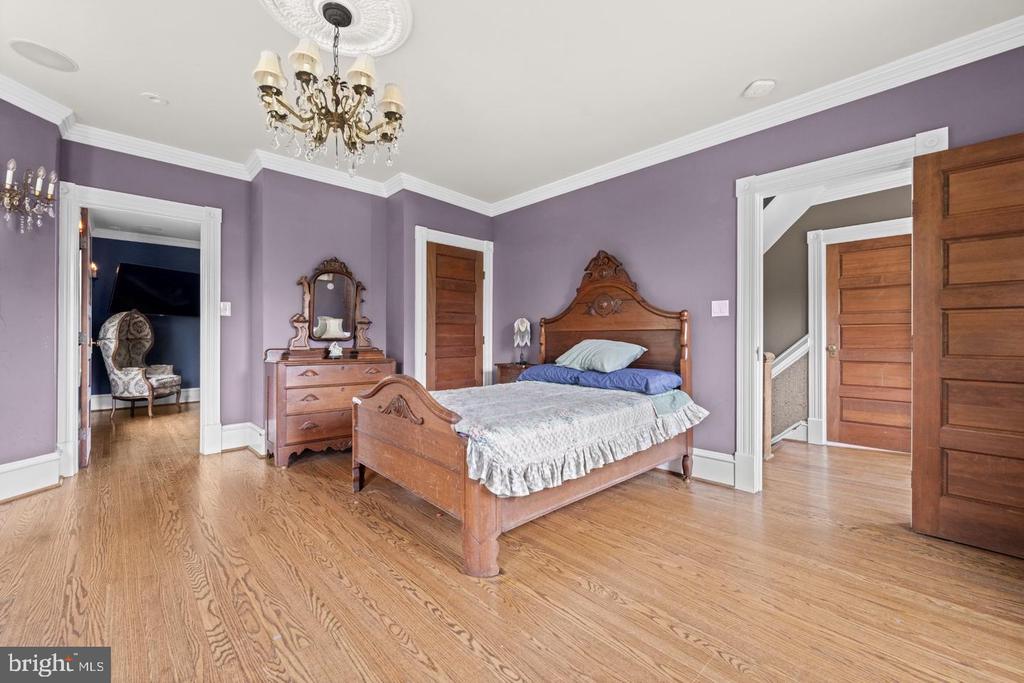 100 W RIDLEY AVENUE