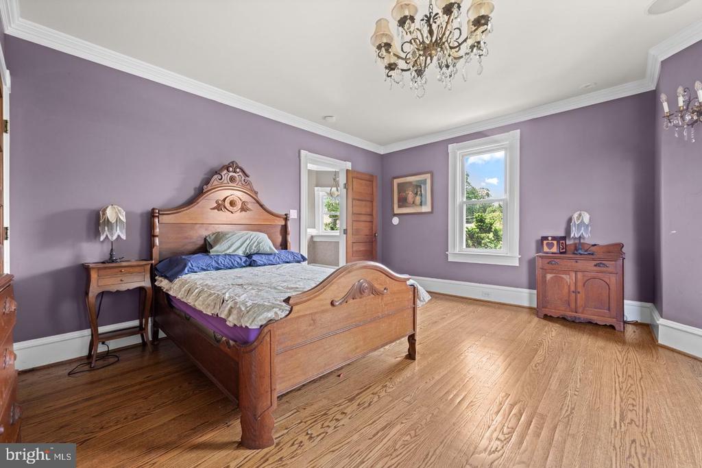 100 W RIDLEY AVENUE
