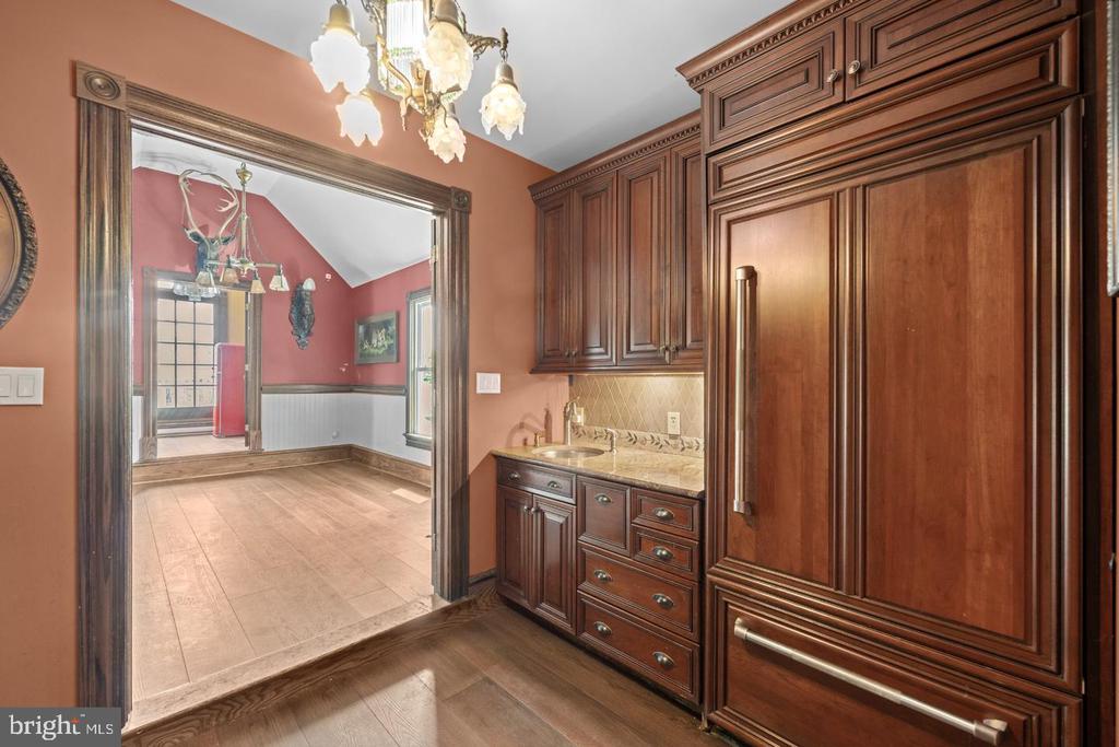 100 W RIDLEY AVENUE