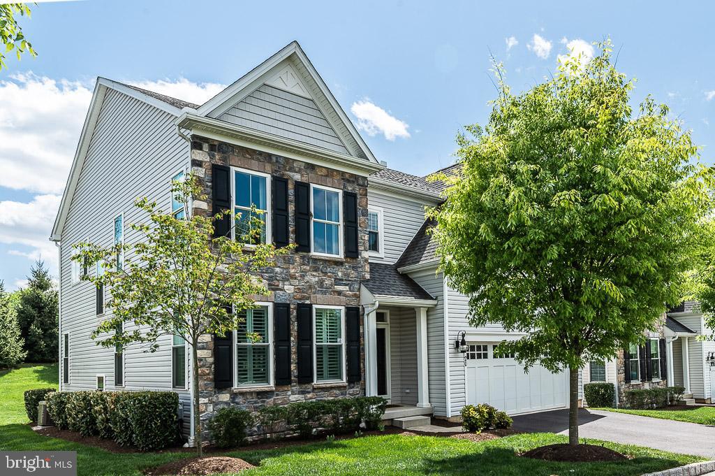 20 Dickinson Ln