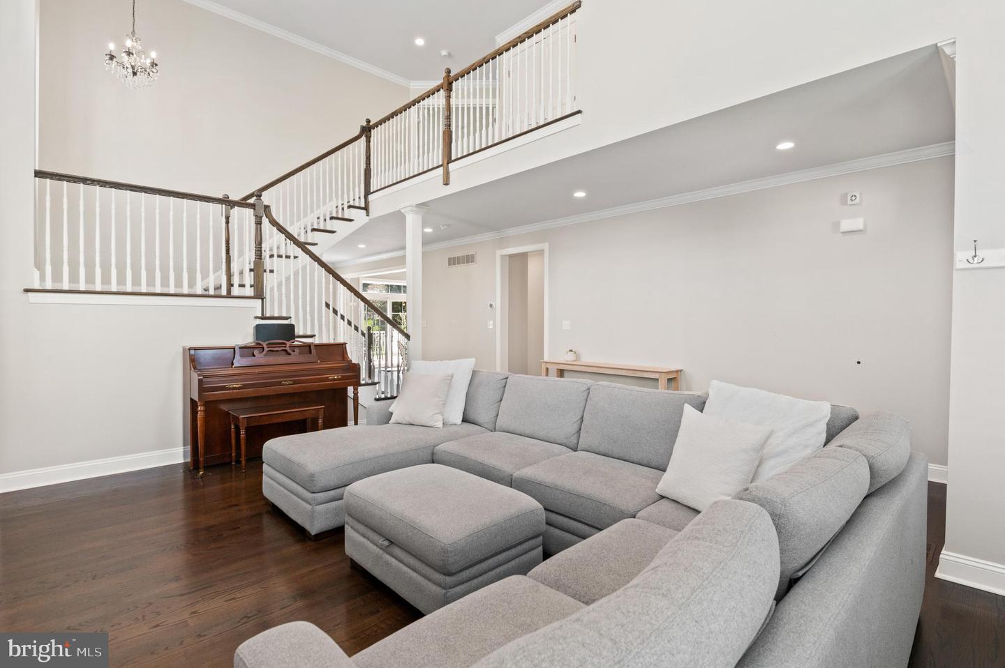 20 Dickinson Ln