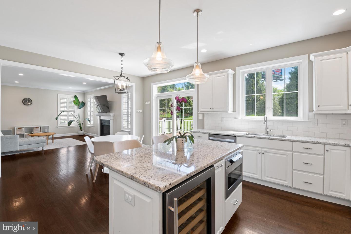 20 Dickinson Ln