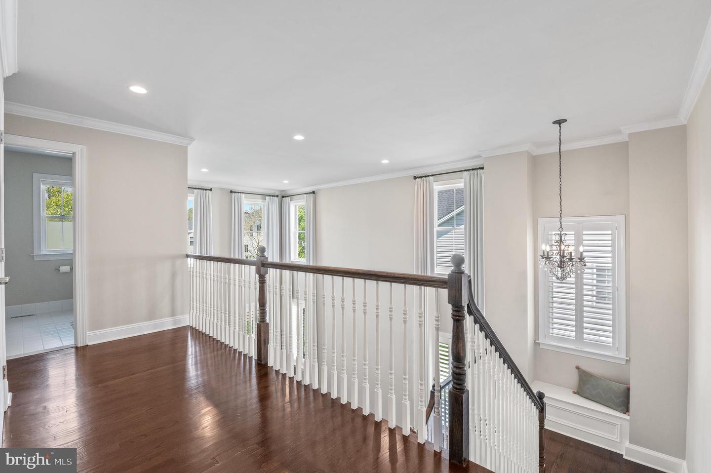 20 Dickinson Ln