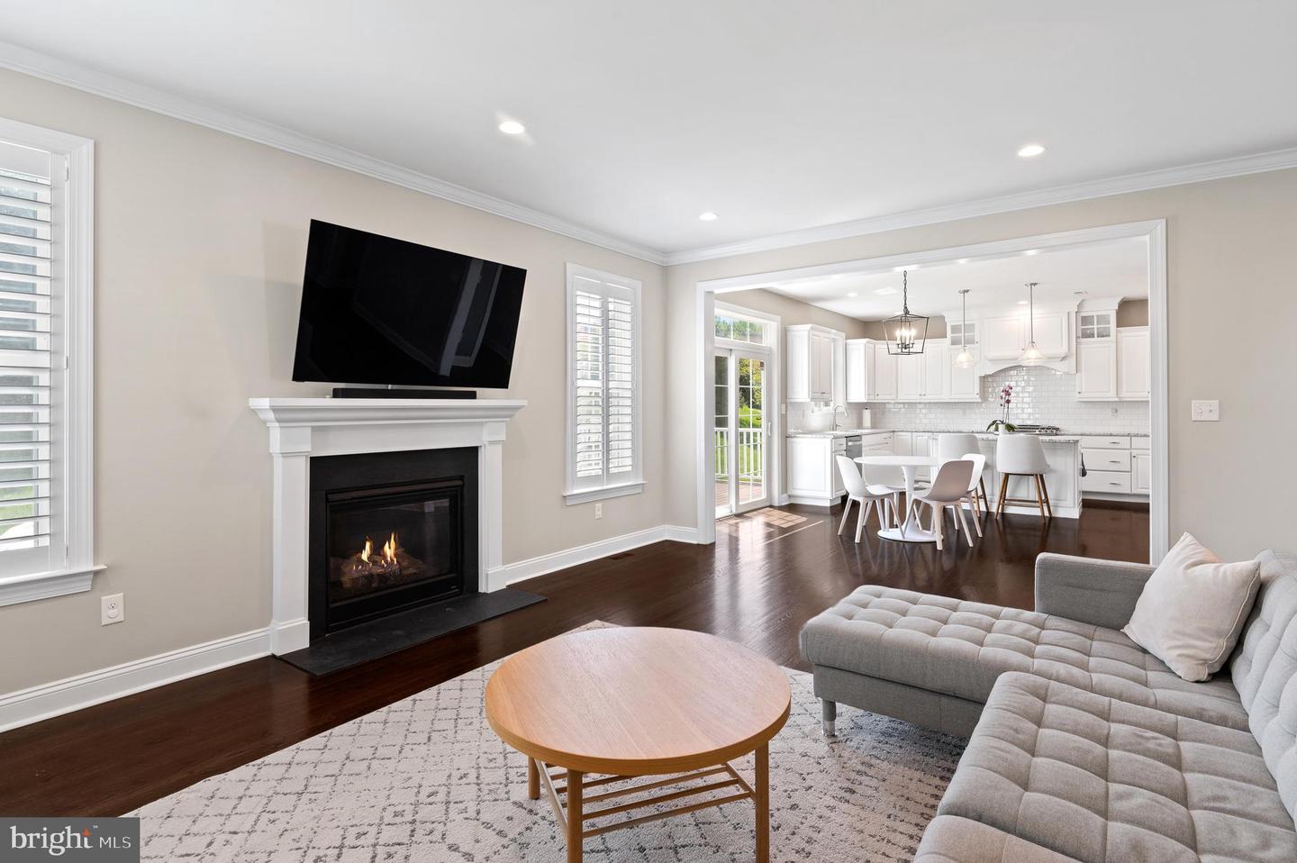20 Dickinson Ln