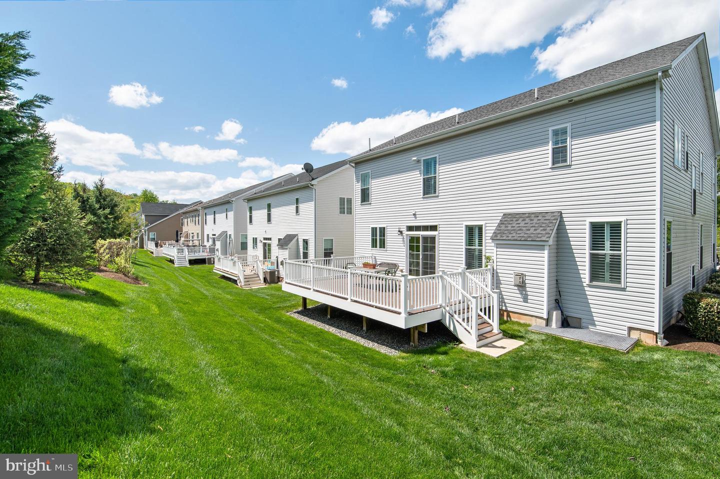 20 Dickinson Ln