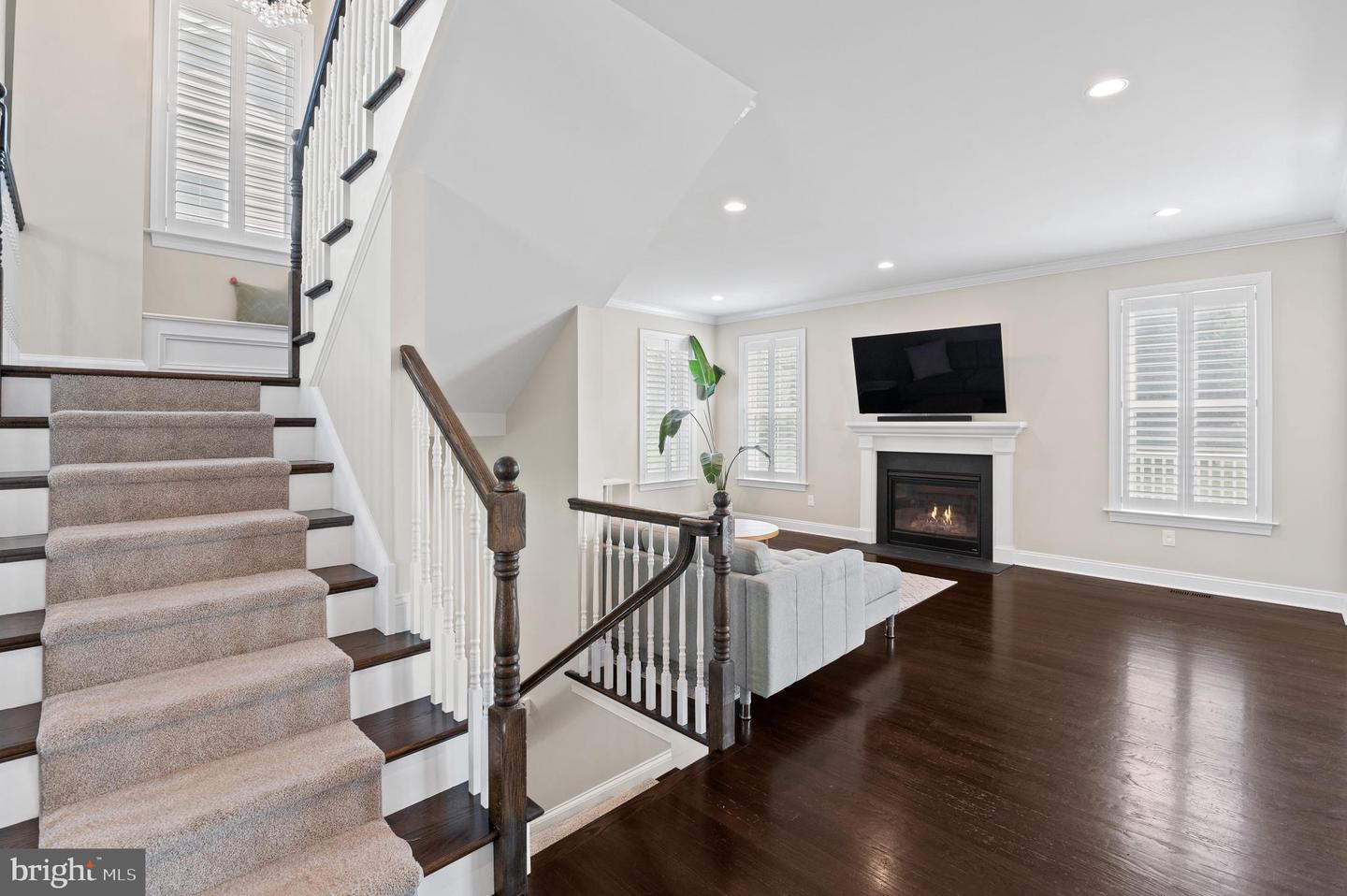 20 Dickinson Ln