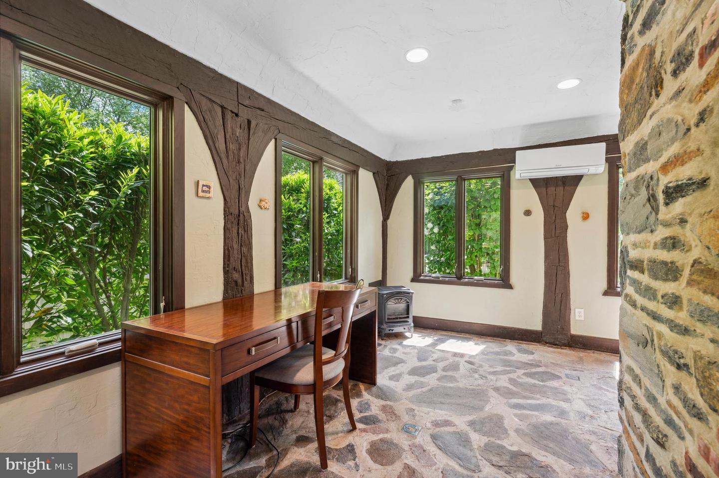 410 Arthurs Round Table