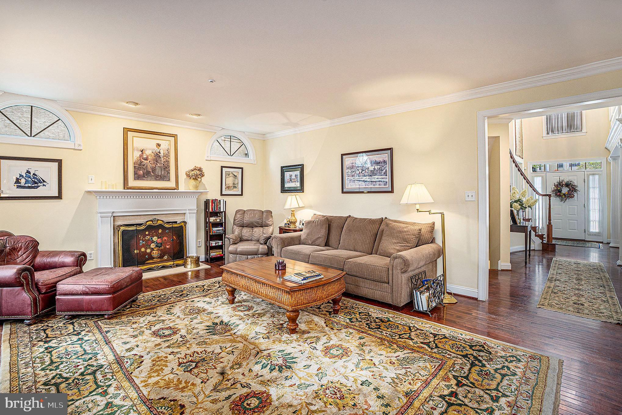 1018 RIVERVIEW LANE