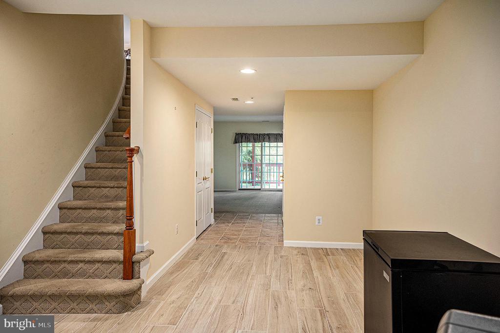 1018 RIVERVIEW LANE